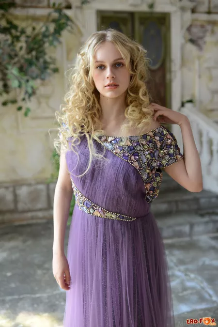 Блондинка Ника Л. - модель в природе