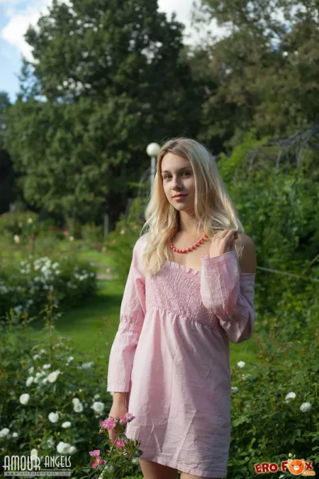 Летнее веселье: Алеся Фокс голая