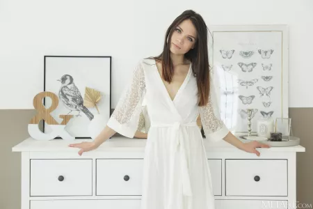 Адриана Фон: чувственная элегантность на фотосессии