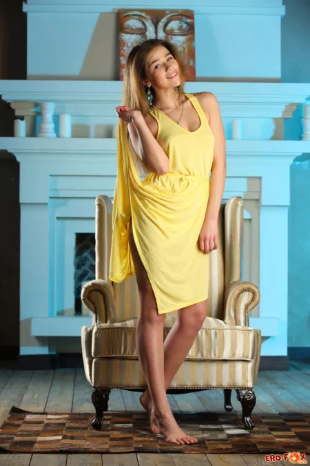 Счастливая ласковая девушка Foxy Salt